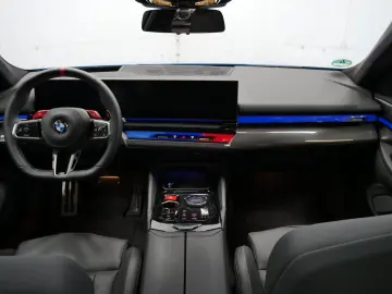 BMW M5 Touring Tour Ultimate Pack B&W Pano AHK DA-Pr