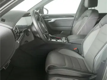VW Touareg 3.0 TDI V6 4Motion R-Line Black Style