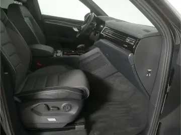 VW Touareg 3.0 TDI V6 4Motion R-Line Black Style