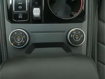 VW Touareg 3.0 TDI V6 4Motion R-Line Black Style