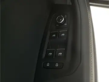 VW Touareg 3.0 TDI V6 4Motion R-Line Black Style