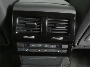 VW Touareg 3.0 TDI V6 4Motion R-Line Black Style