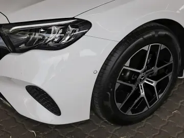 MERCEDES-BENZ E 220 d 4M AHK KAMERA TOTWINKEL DISTRO LED 18