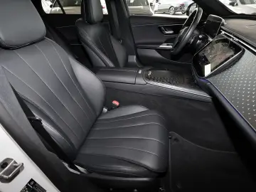 MERCEDES-BENZ E 220 d 4M AHK KAMERA TOTWINKEL DISTRO LED 18