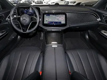 MERCEDES-BENZ E 220 d 4M AHK KAMERA TOTWINKEL DISTRO LED 18