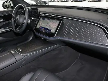 MERCEDES-BENZ E 220 d 4M AHK KAMERA TOTWINKEL DISTRO LED 18