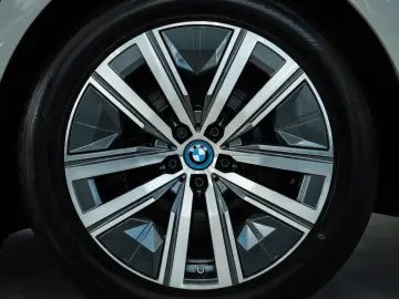 BMW i7 xDrive 60 Design Pure Excellence 1.HAND B&W