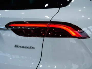 MASERATI Grecale Modena SONUS PANO HUD 360 KAM 21 LM 1.HD