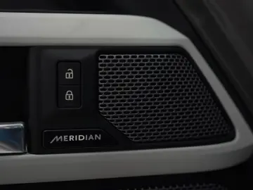 LAND ROVER Defender 110 X-Dynamic SE LUFTFED MERDIAN 360