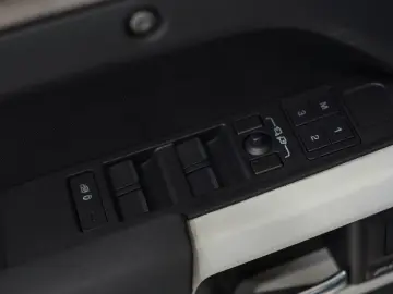 LAND ROVER Defender 110 X-Dynamic SE LUFTFED MERDIAN 360