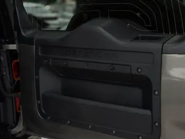 LAND ROVER Defender 110 X-Dynamic SE LUFTFED MERDIAN 360