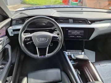 AUDI Q8 Sportback e-tron 50 95kWh quattro S line SPOR