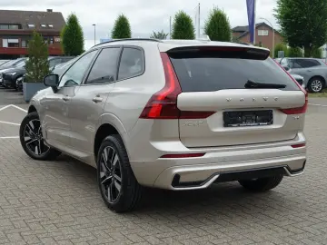 VOLVO XC60 Plus Dark T6 AWD Plug-in Hyb HeadUp 360 Cam