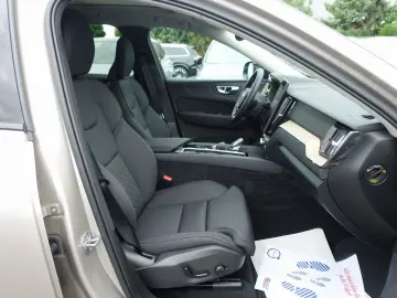 VOLVO XC60 Plus Dark T6 AWD Plug-in Hyb HeadUp 360 Cam