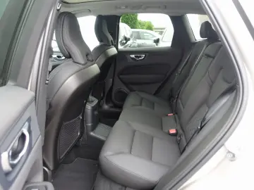 VOLVO XC60 Plus Dark T6 AWD Plug-in Hyb HeadUp 360 Cam