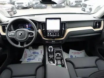VOLVO XC60 Plus Dark T6 AWD Plug-in Hyb HeadUp 360 Cam