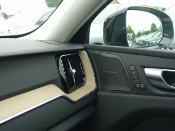 VOLVO XC60 Plus Dark T6 AWD Plug-in Hyb HeadUp 360 Cam
