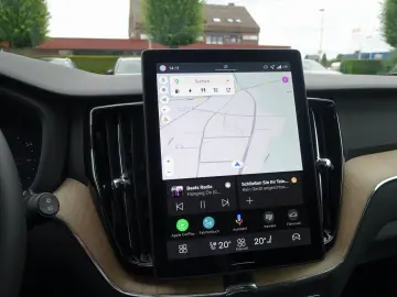 VOLVO XC60 Plus Dark T6 AWD Plug-in Hyb HeadUp 360 Cam