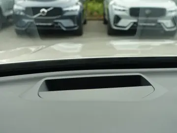 VOLVO XC60 Plus Dark T6 AWD Plug-in Hyb HeadUp 360 Cam