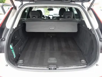 VOLVO XC60 Plus Dark T6 AWD Plug-in Hyb HeadUp 360 Cam