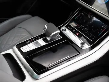 AUDI Q8 50TDI.SLINE.LUFTFE.PANO.B&O.23 .AHK