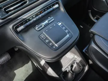 MERCEDES-BENZ EQV 300 lang Distronic AIRMATIC Kamera…