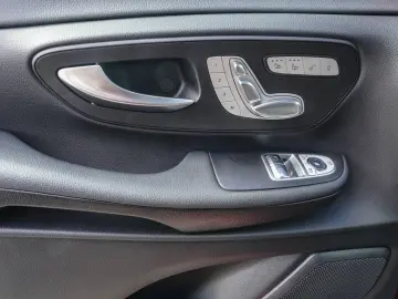 MERCEDES-BENZ EQV 300 lang Distronic AIRMATIC Kamera…