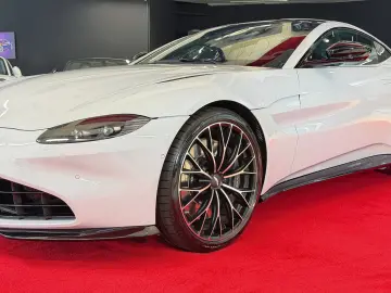 ASTON MARTIN V8 Vantage 1764KM WHITESTONE SONDERLACK…