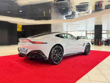 ASTON MARTIN V8 Vantage 1764KM WHITESTONE SONDERLACK…