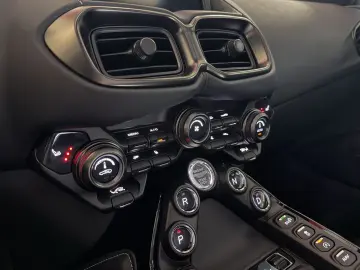 ASTON MARTIN V8 Vantage 1764KM WHITESTONE SONDERLACK…