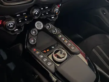 ASTON MARTIN V8 Vantage 1764KM WHITESTONE SONDERLACK…