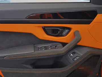 LAMBORGHINI Urus 4.0 V8 Sport