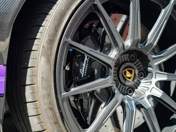 LAMBORGHINI Urus Performante   Penteo wheels   Carbon