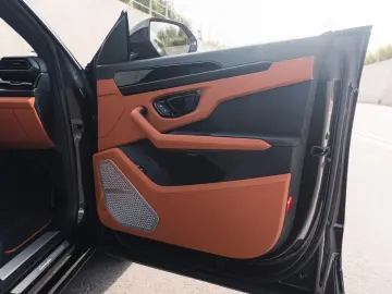 LAMBORGHINI Urus 4.0 V8 PHEV SE