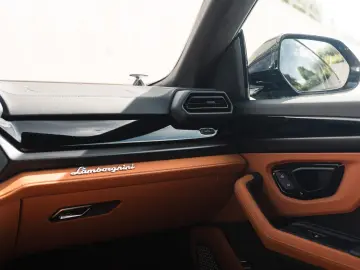 LAMBORGHINI Urus 4.0 V8 PHEV SE