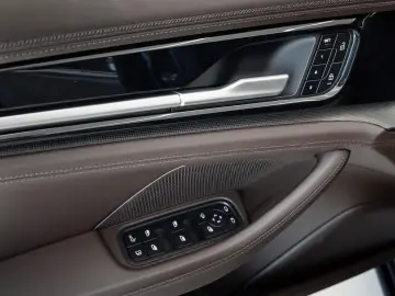 PORSCHE Panamera Turbo S E-Hybrid von BENTLEY FRANKFURT