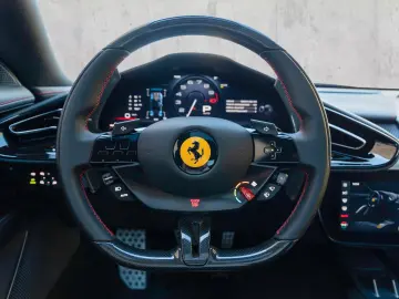 FERRARI 12Cilindri