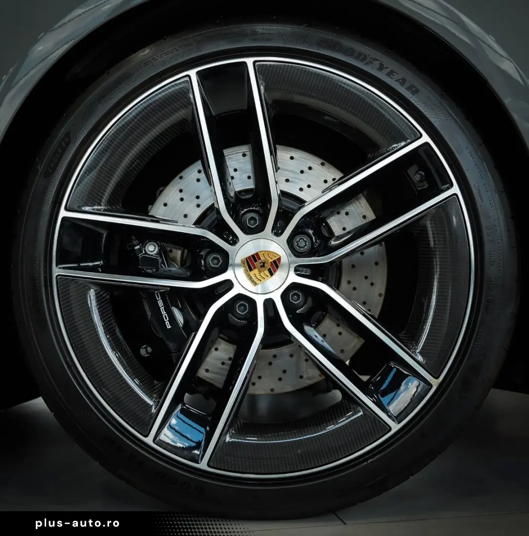 PORSCHE 911 Targa 4 GTS CHRONO LIFT CARBON BOSE 21 LM