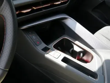 CUPRA Terramar TSI 1.5 e-Hybrid 150 kW MATRIX-LED 360