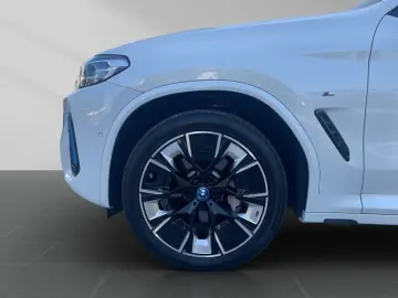 BMW iX3 Impressive HUD Pano H&K