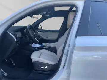 BMW iX3 Impressive HUD Pano H&K
