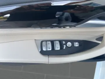 BMW iX3 Impressive HUD Pano H&K