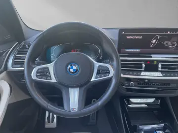 BMW iX3 Impressive HUD Pano H&K