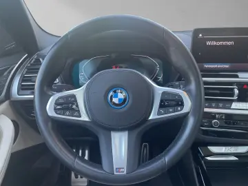 BMW iX3 Impressive HUD Pano H&K