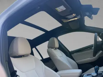 BMW iX3 Impressive HUD Pano H&K