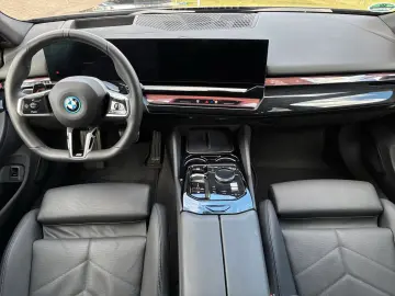 BMW 530e xDrive M Sport Pro • PANO • H&K • 360  • HUD