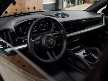 PORSCHE Cayenne E-Hybrid  PASM SOFTCLOSE PANO CHRONO 360