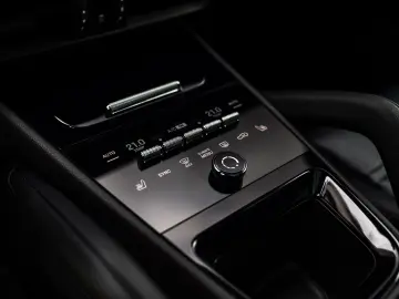 PORSCHE Cayenne E-Hybrid  PASM SOFTCLOSE PANO CHRONO 360