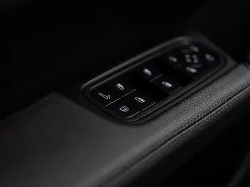 PORSCHE Cayenne E-Hybrid  PASM SOFTCLOSE PANO CHRONO 360