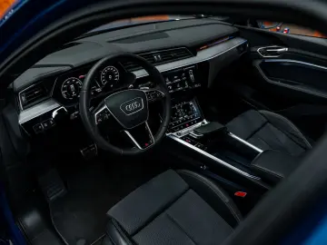 AUDI Q8 e-tron 55 quattro S line